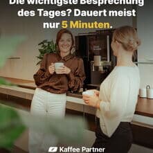 Manche Meetings brauchen keinen Termin im Kalender. ☕️
Ein Kaffee, fünf Minuten und plötzlich weiß man, was im Team eigentlich gerade los ist.
Damit der Kaffee dabei einfach läuft, kümmern wir uns um den Rest.
#KaffeePartner #KaffeeImBüro #Kaffeevollautomat #Arbeitsalltag #Team
