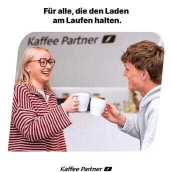 Zum Tag der Arbeit feiern wir alle, die jeden Tag mit anpacken, mitdenken und den Laden am Laufen halten. 💪

Ob große Aufgabe, kurzer Austausch oder kleine Pause zwischendurch: Guter Kaffee gehört für viele Teams einfach dazu.

Wir sind Dein Partner. Auf Augenhöhe. Und am liebsten mit einer Tasse Kaffee in der Hand. ☕

#TagDerArbeit #KaffeePartner #WirSindDeinPartner